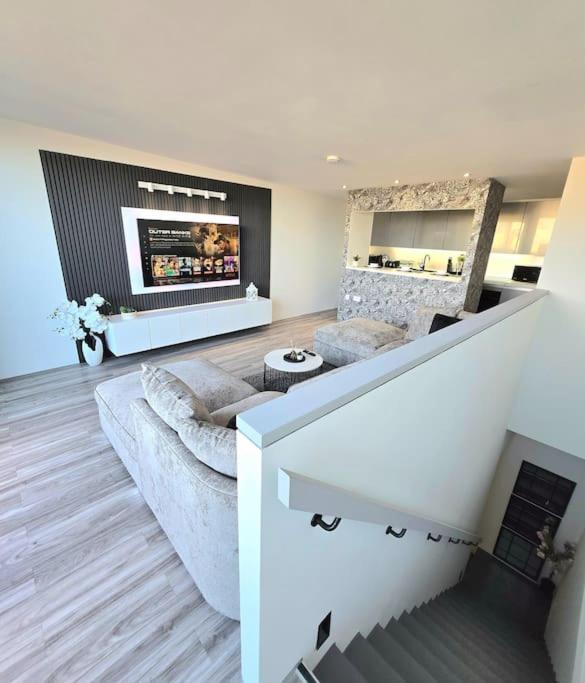 Modern Duplex Penthouse Panoramic Views & Parking Apartment Брадфорт Екстериор снимка